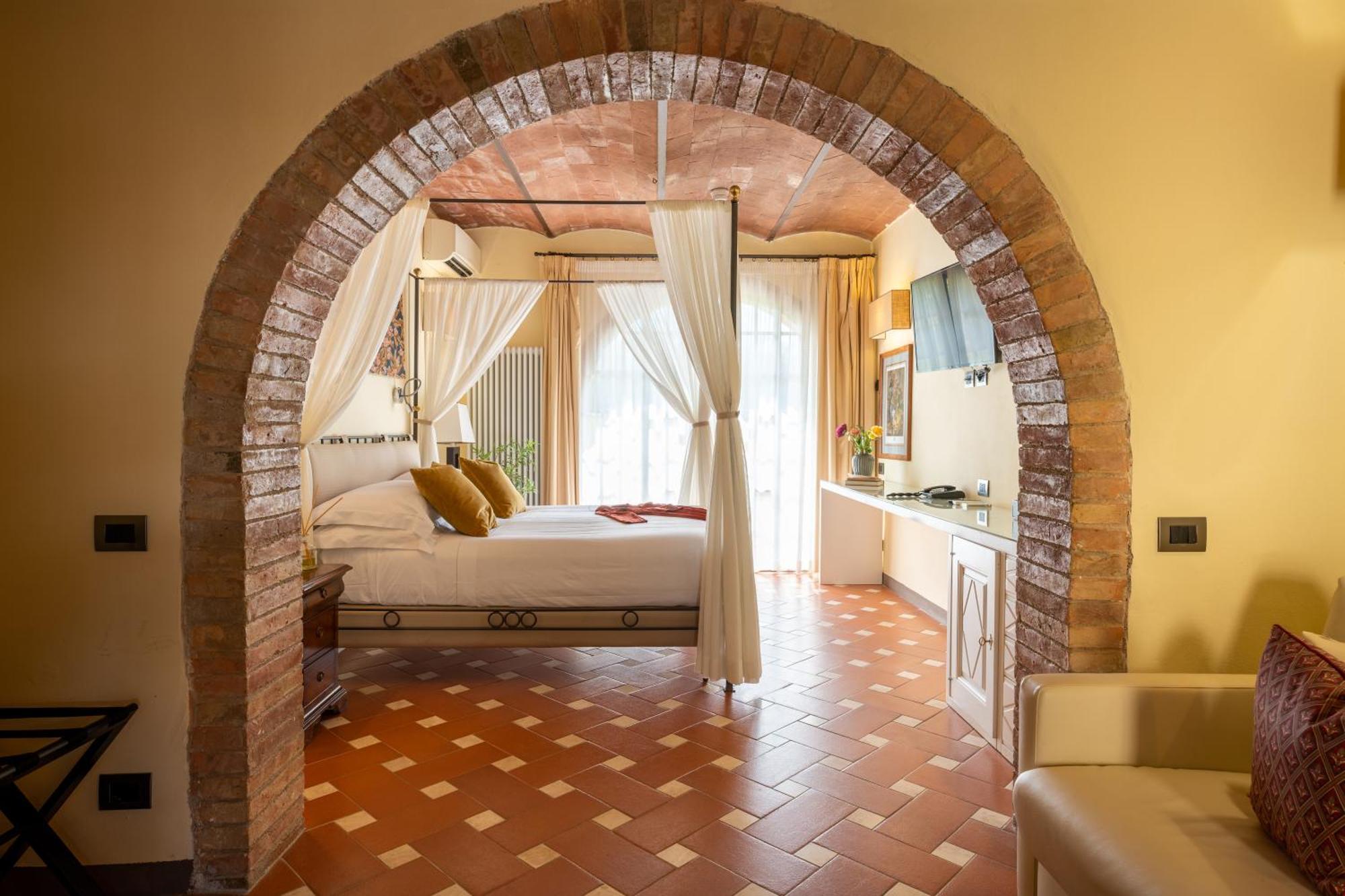 Borgo San Luigi 4*