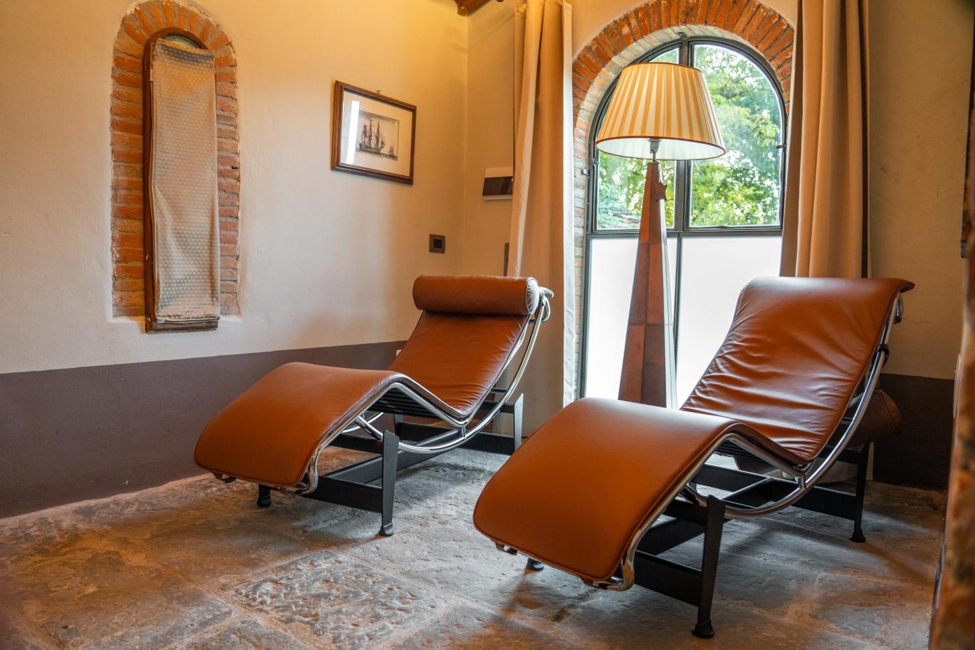 Borgo San Luigi Hotel 4*