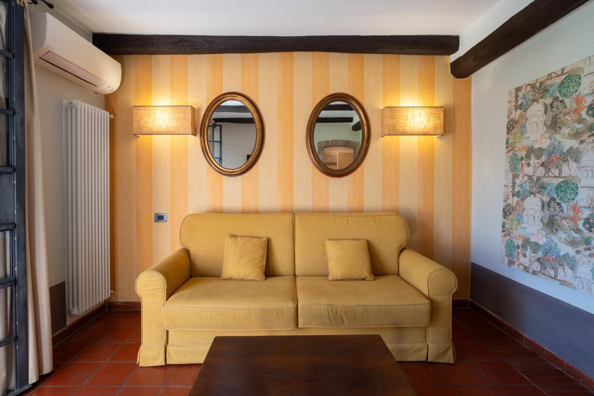 Borgo San Luigi Hotel 4*